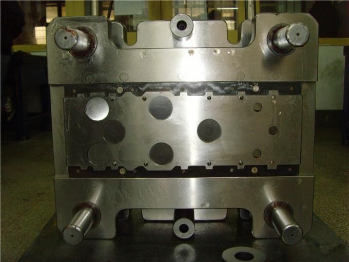Matrici di stampaggio automobilistiche progressive che regolano l'acciaio inossidabile delle rondelle 317 del distanziatore 1