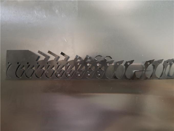 Il metallo di precisione di altezza che timbra l'incavo d'ottone delle parti appunta la disposizione della striscia terminale 0