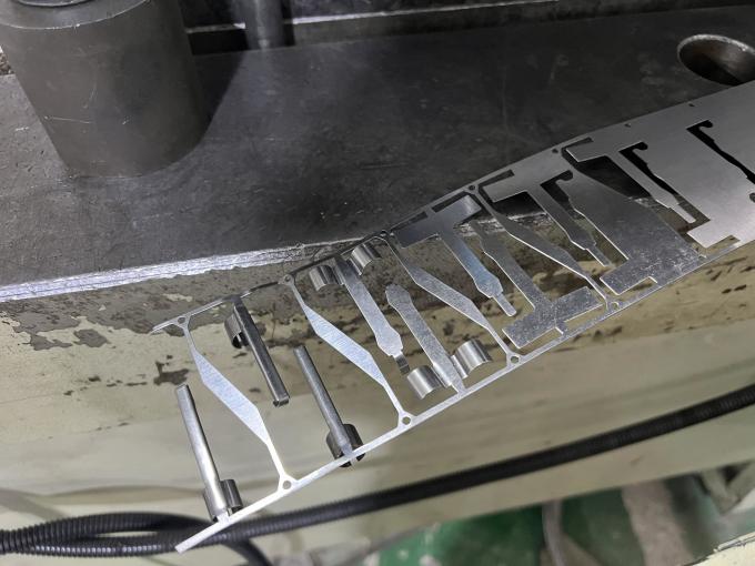 Home sparticolato a stampo OEM a misura rame ferro alluminio lamiera di metallo di lavorazione stampaggio del metallo 2