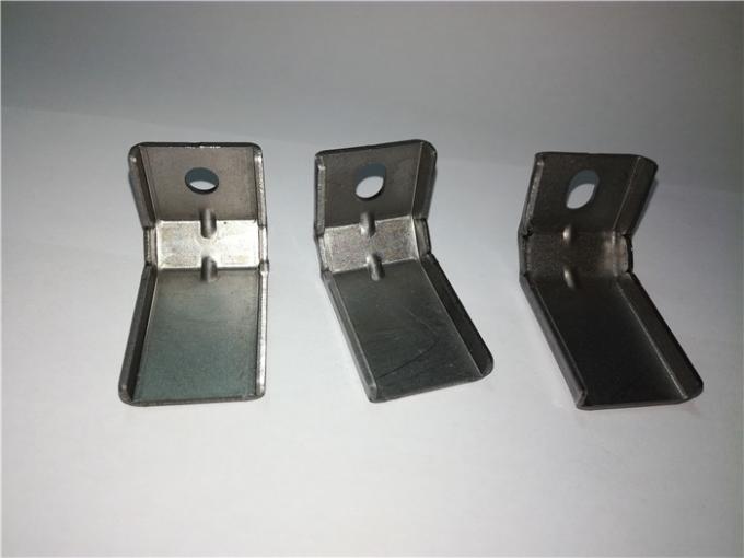I montaggi che piegano le matrici di stampaggio del metallo hanno personalizzato gli accessori di spessore 2mm 1