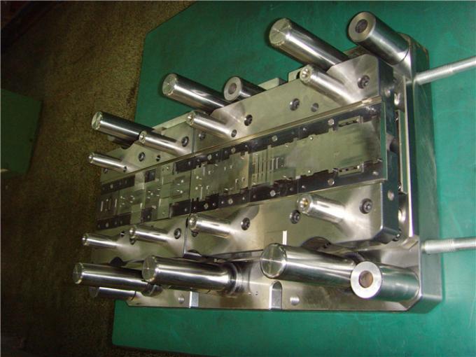 Uno strumento di timbratura progressivo di lunghezza del 1 tester che timbra la soppressione muore perforare la fabbricazione della muffa 0