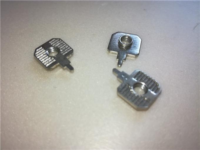 Metallo di precisione che timbra le componenti progressive della lavorazione con utensili delle cavità della muffa due 1