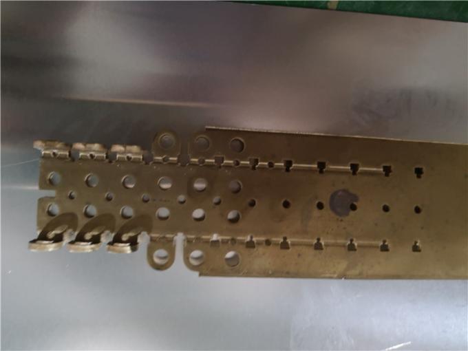 Terminale progressivo dell'incavo elettrico del bronzo fosforoso della stampa con matrice di acciaio di precisione che timbra le parti 0