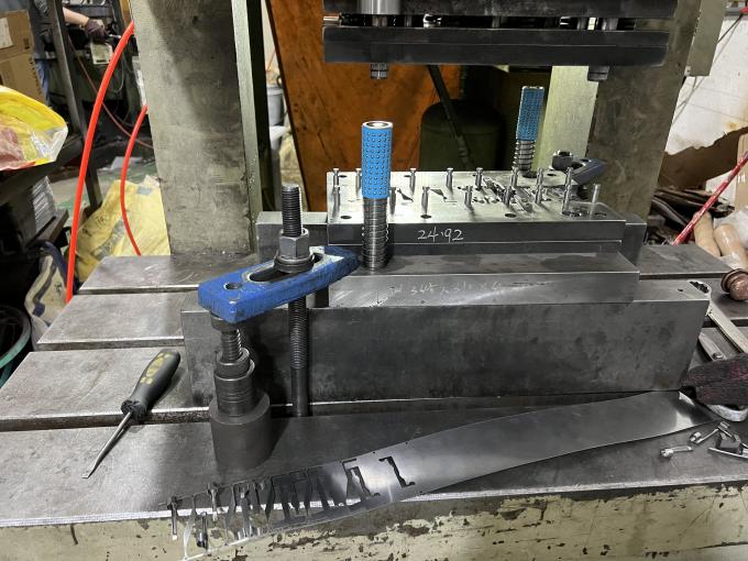 Home sparticolato a stampo OEM a misura rame ferro alluminio lamiera di metallo di lavorazione stampaggio del metallo 1